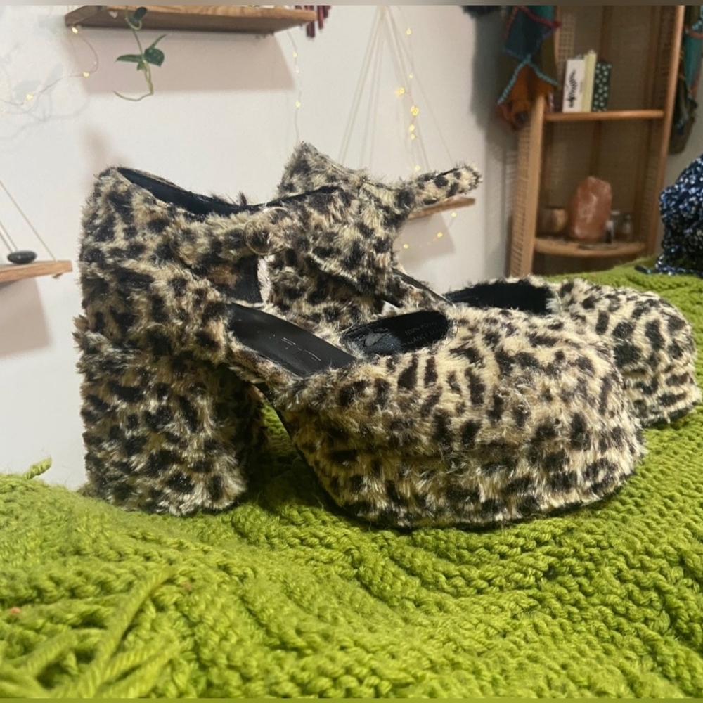 Unif Leopard heels